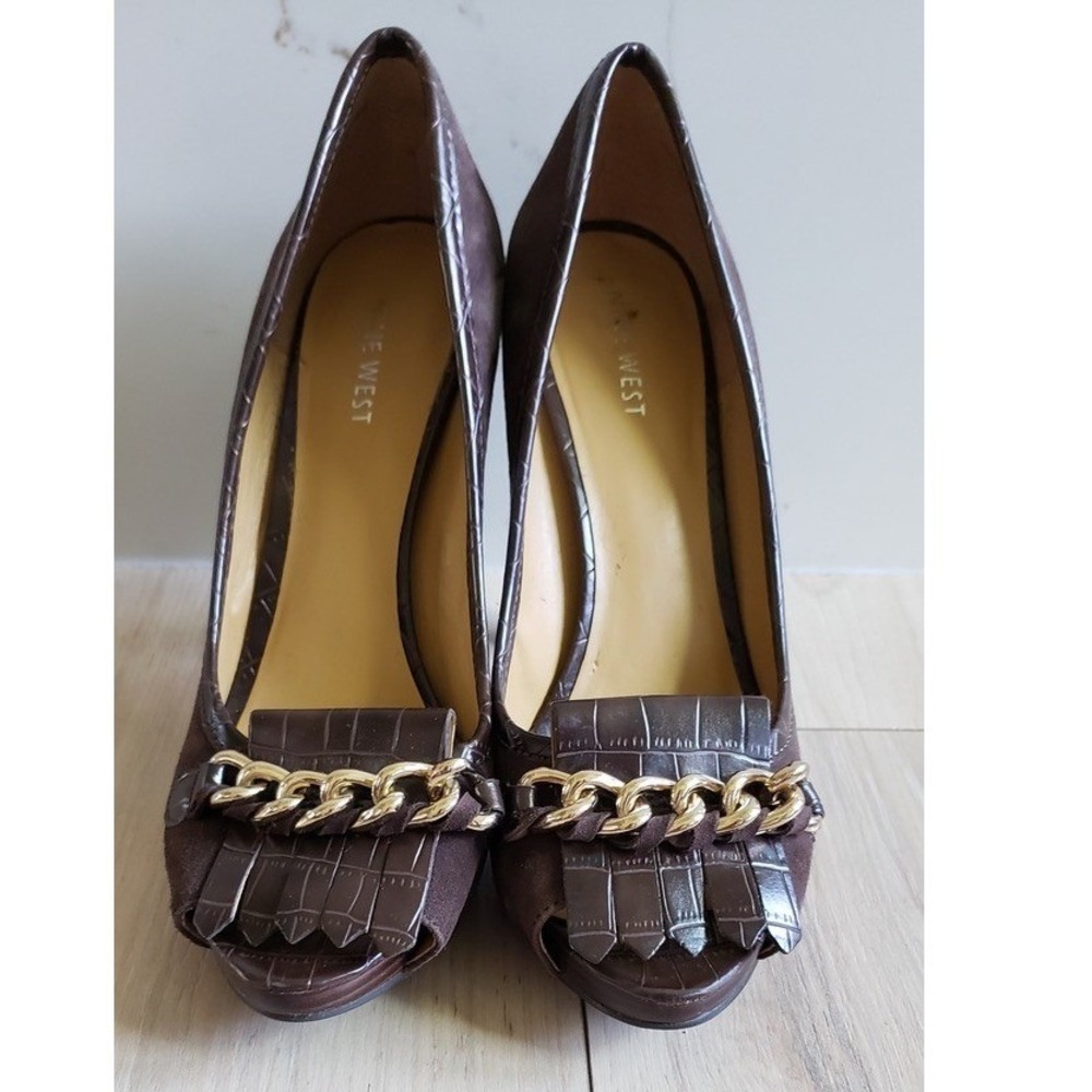 Nine West Block Heels‎ Womens 8.5M Brown Suede Peep Toe Gold Chain